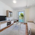 Apartman Ema *