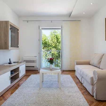Apartment Ema *